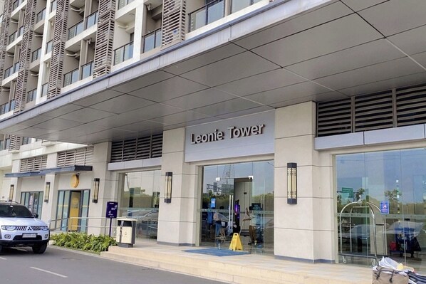 Front of property - Sky House Bsd By Mizu Rooms (Pagedangan)