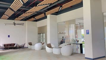 Sittområde i lobbyn