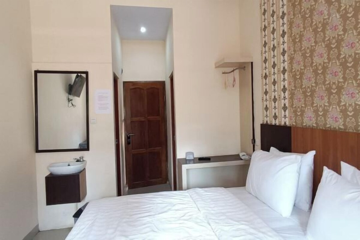 Desk, iron/ironing board (on request), rollaway beds (surcharge)