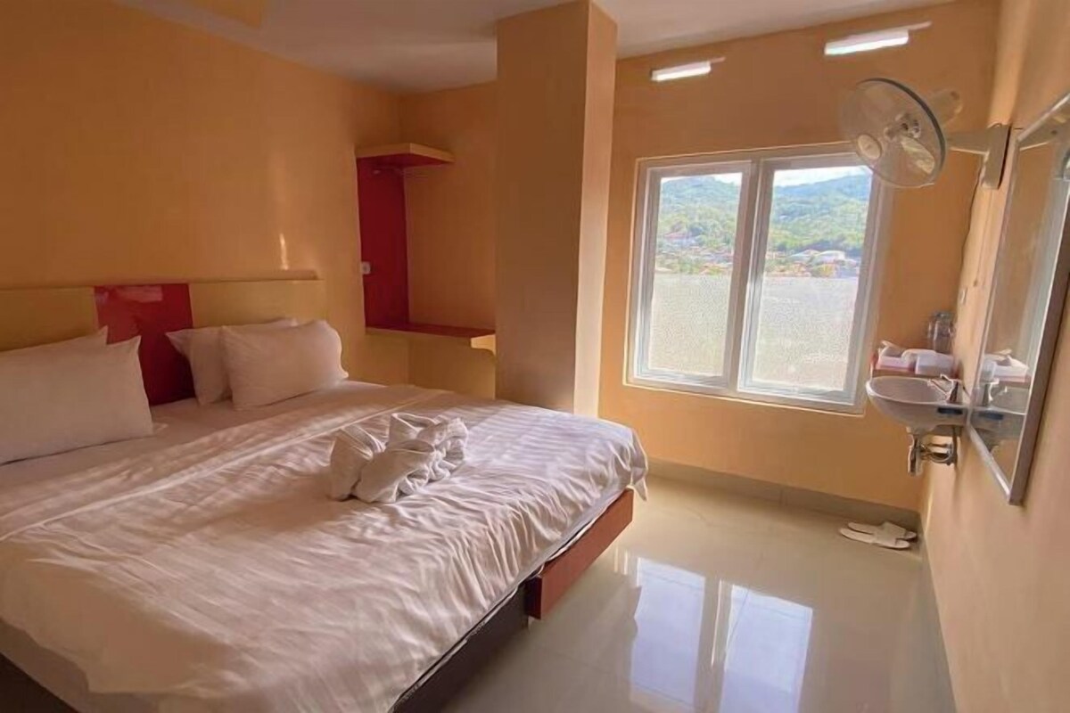 Desk, iron/ironing board (on request), rollaway beds (surcharge)