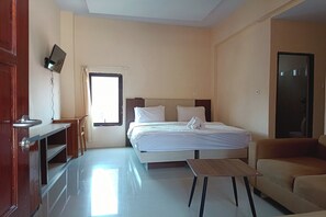 Suite Room | Desk, iron/ironing board, rollaway beds, free WiFi - Hotel Lallangan (Makale)