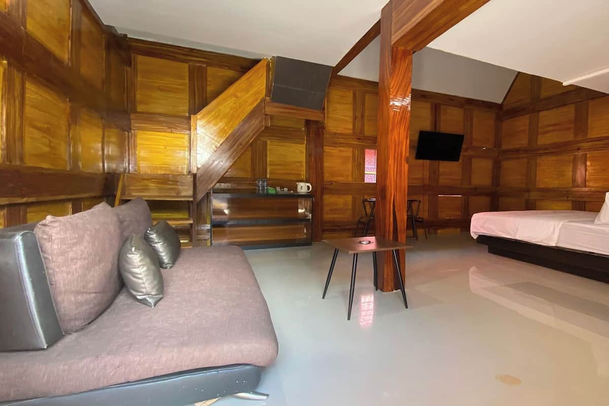 Desk, iron/ironing board (on request), rollaway beds (surcharge)