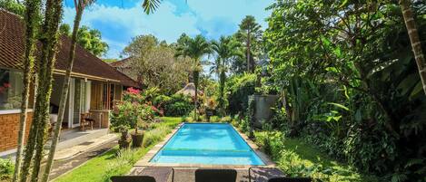 Kolam renang outdoor