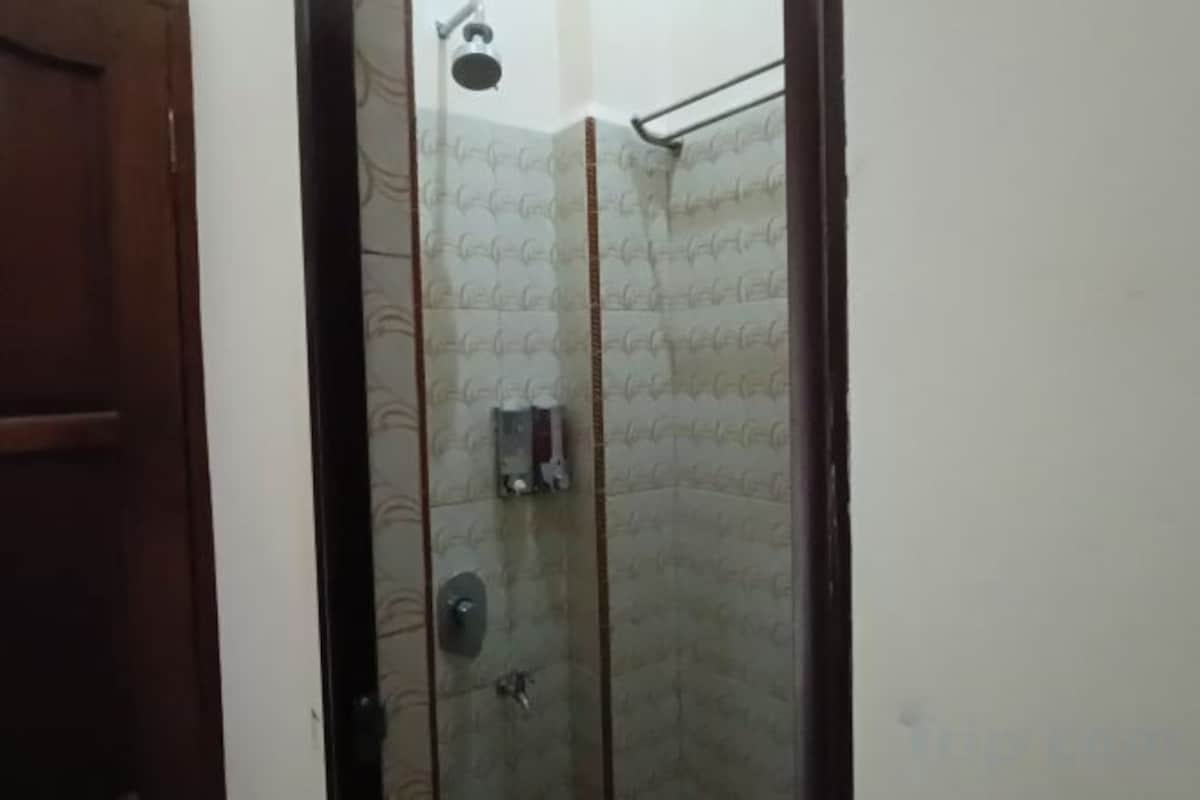 Bathroom | Shower, rainfall showerhead, free toiletries, slippers