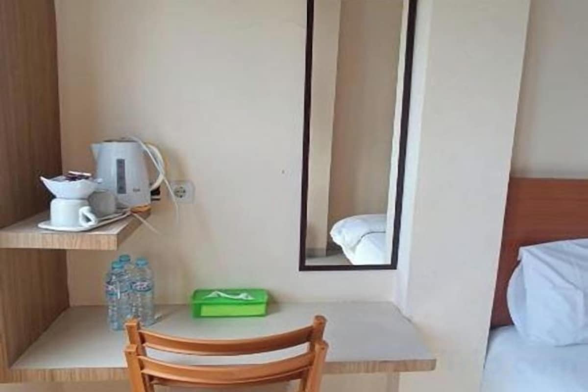 Desk, WiFi (free), bed sheets