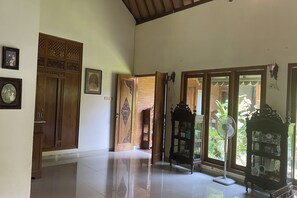 Experience a harmonious blend of traditional and modern elements in this well-maintained space, featuring a wooden door, display cabinet, and large window.