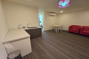 Suite Deluxe | Bureau, fer et planche à repasser, accès au Wi-Fi (inclus)