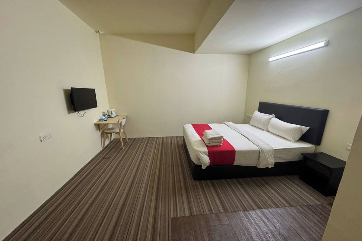Desk, iron/ironing board, free WiFi, bed sheets