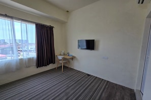 Deluxe Triple Room | City view
