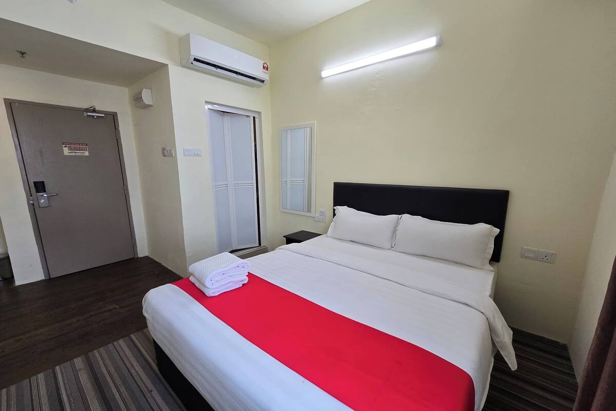 Desk, iron/ironing board, free WiFi, bed sheets