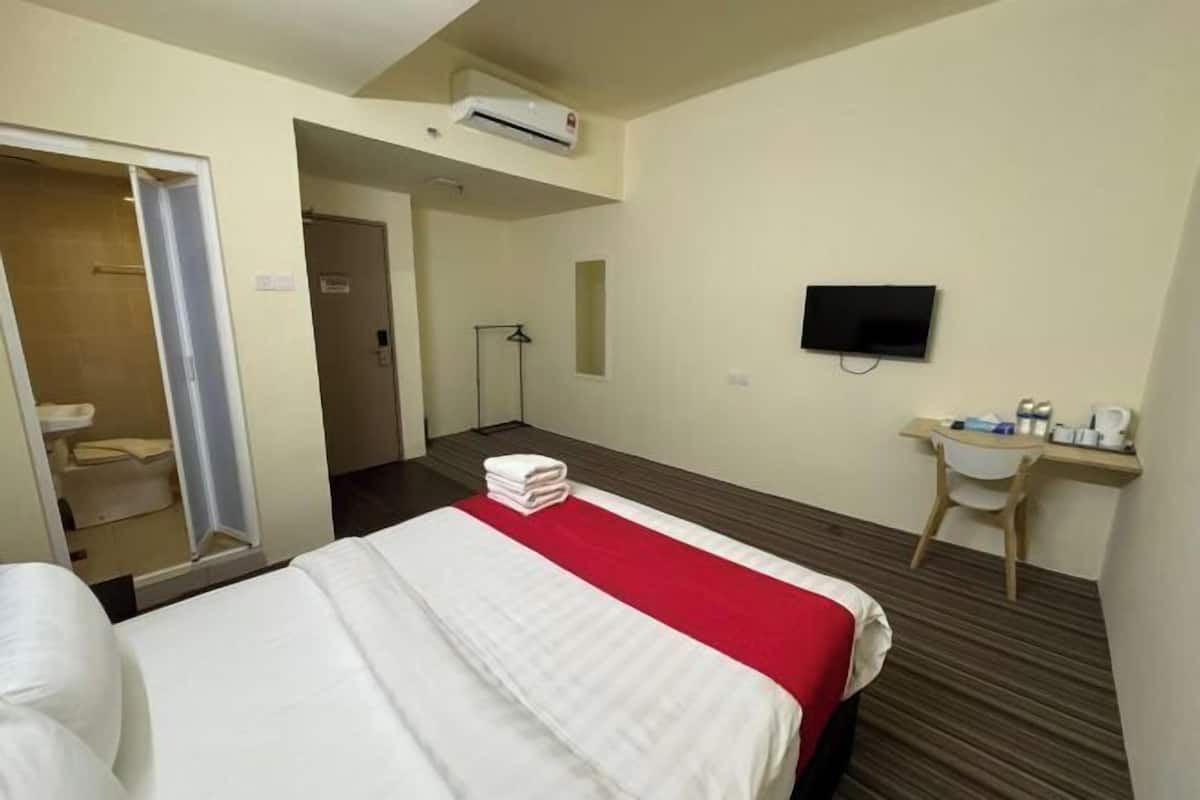 1 bedroom, desk, iron/ironing board, free WiFi