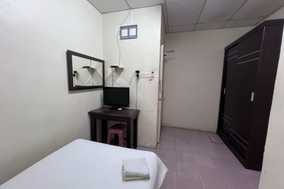 Desk, iron/ironing board, free WiFi, bed sheets