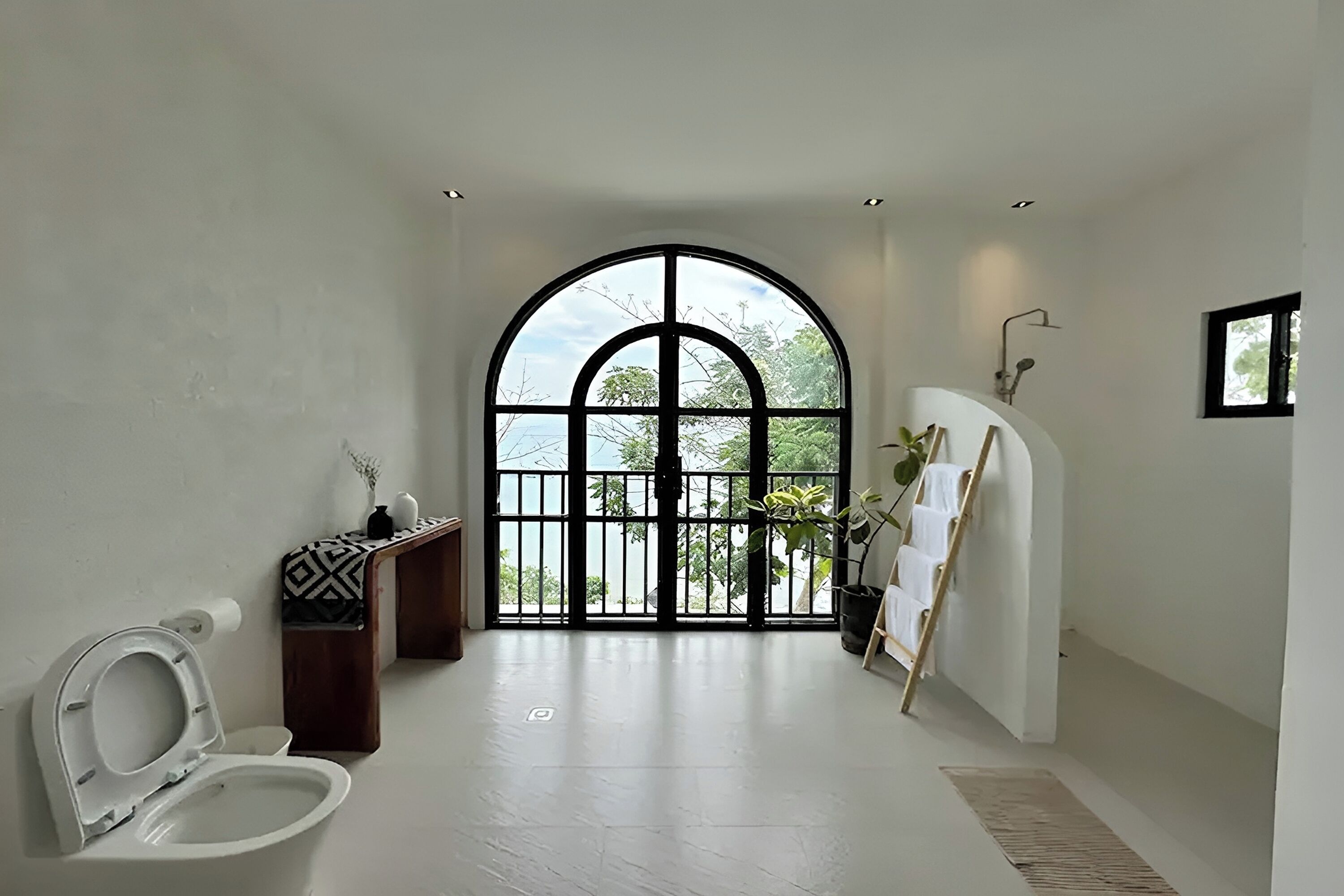 ห้องดีลักซ ์สำหรับสี่ท่าน | ห้องน้ำ | ฝักบัว, เรนชาวเวอร์, ของใช้ในห้องน้ำฟรี, ผ้าเช็ดตัว