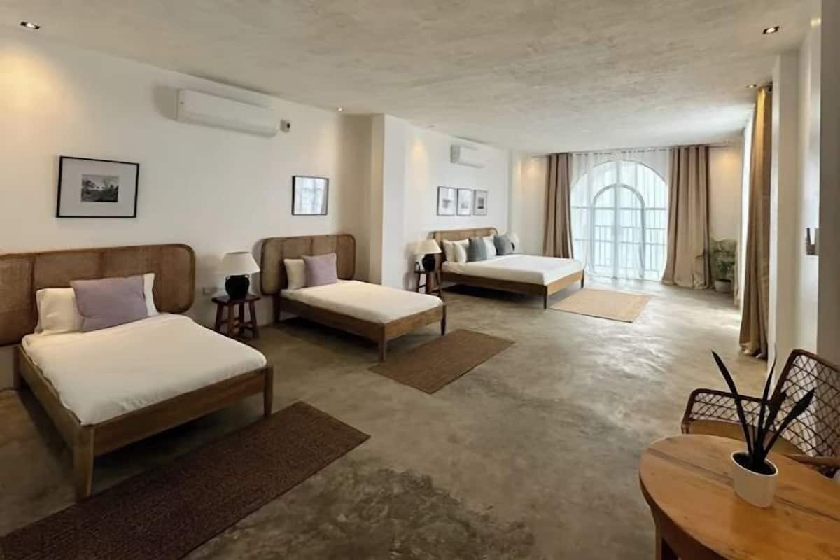 Desk, WiFi (free), bed sheets