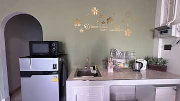 2 Bedrooms House | 私人廚房 | 大型冰箱、微波爐、電鍋、鍋具/餐盤/廚房用品