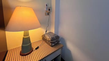 3 bedrooms, desk, iron/ironing board, rollaway beds