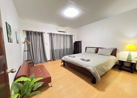 3 Bedrooms House | 3 dormitorios, escritorio, tabla de planchar con plancha