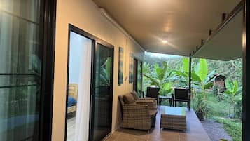 2 Bedrooms Superior Villa | Balcón