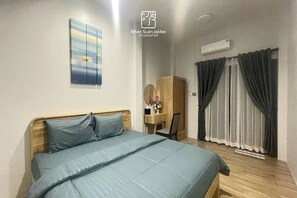 2 habitaciones, minibar, escritorio y cortinas blackout 