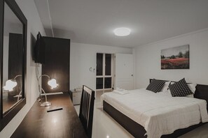 Superior-rum | Skrivbord, strykjärn/strykbräda, gratis wi-fi och sängkläder