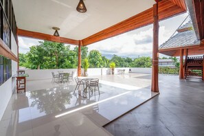 Lobby sitting area - Romsak Lanna Resort (Hang Dong)