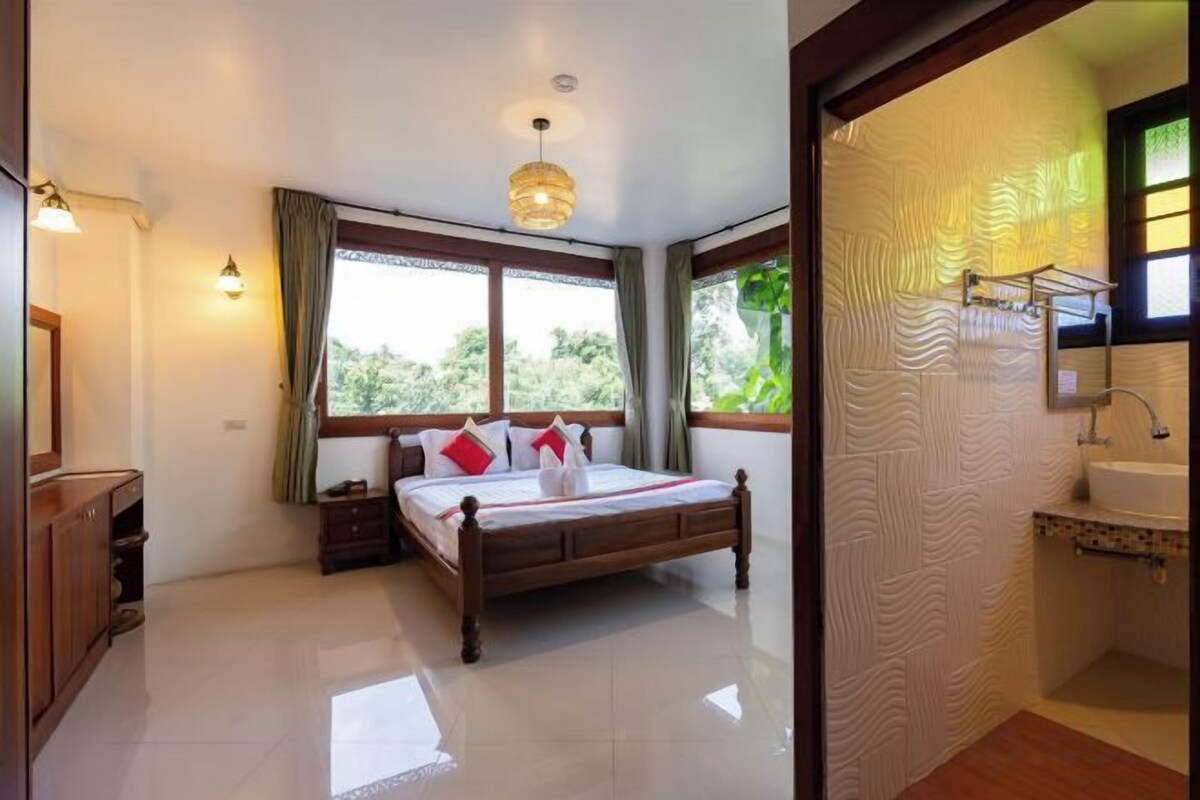 Desk, rollaway beds (surcharge), WiFi (free), bed sheets