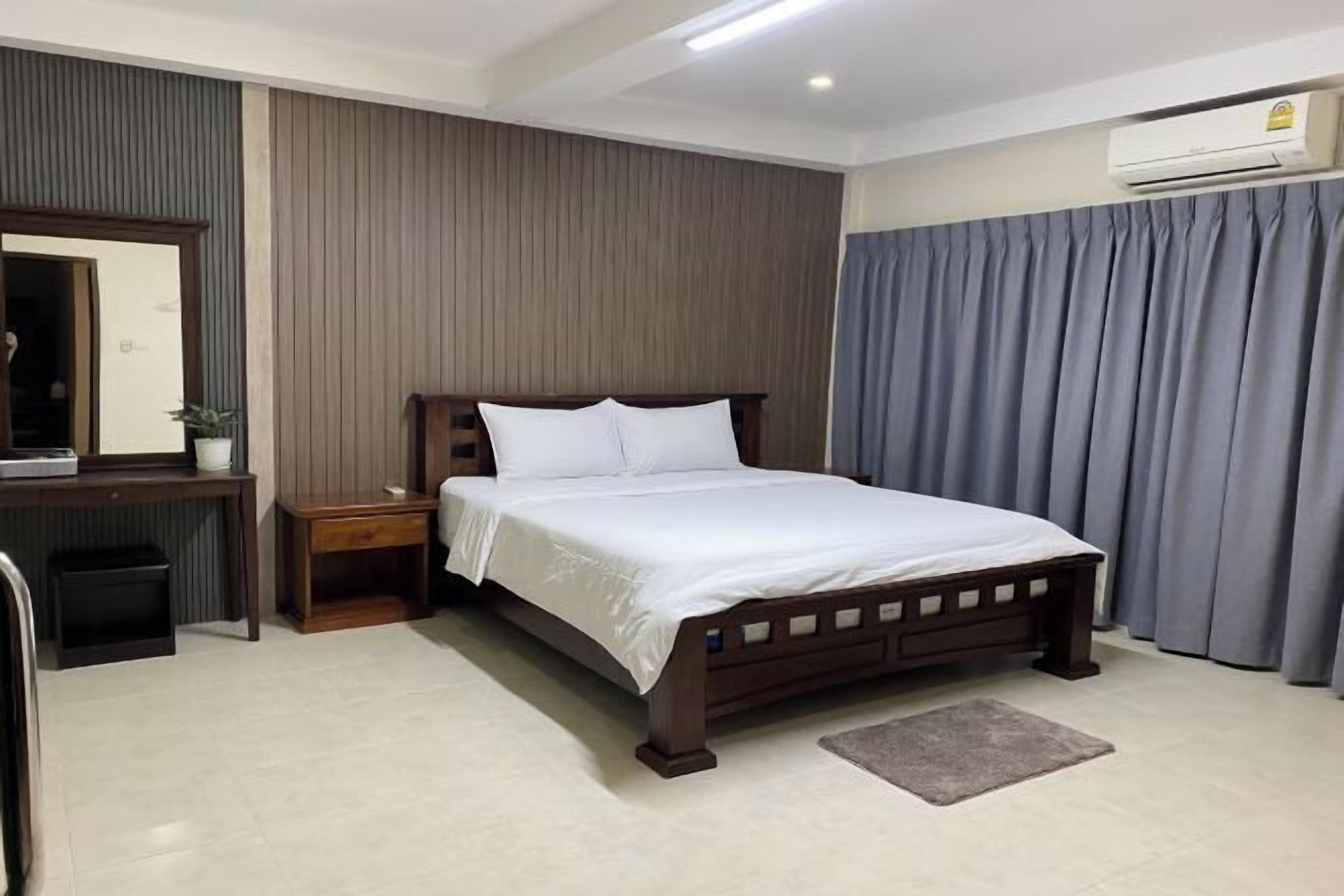 1 bedroom, minibar, desk, soundproofing