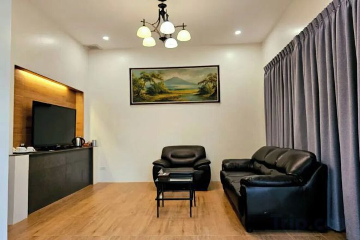 Oppholdsområde | En 24-tommers Flatskjerm-TV med kabel-kanaler
