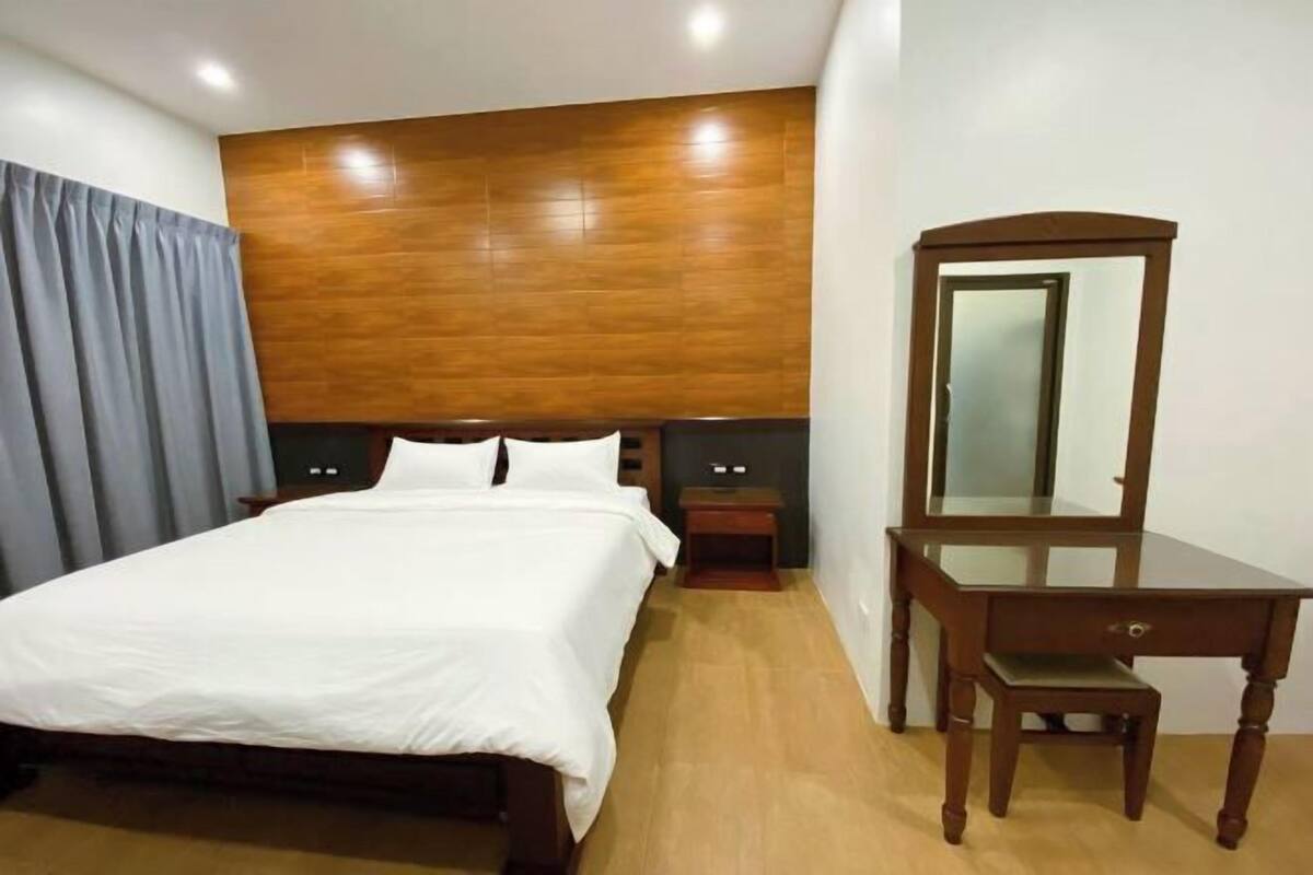 1 bedroom, minibar, desk, soundproofing