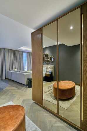 1 bedroom, in-room safe, desk, laptop workspace