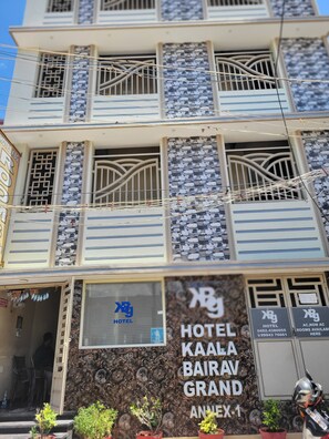 A multi-story building with a sign for Hotel Kaala Bairav Grand. - Hotel kaala Bairav Annex 1 (Madurai)