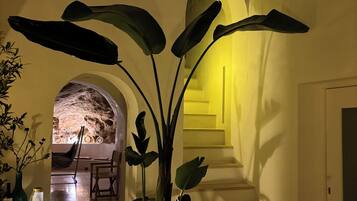 Rom – superior, utsikt mot høyde (Agua) | Oppholdsområde