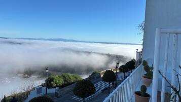 Romantische studio, uitzicht op heuvels (Verde que te quiero verde) | Terras