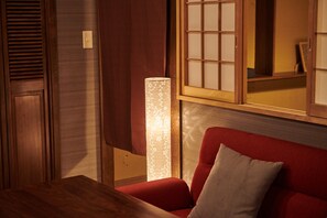 Flat-screen TV - Kumihimo no ma (Tokyo)