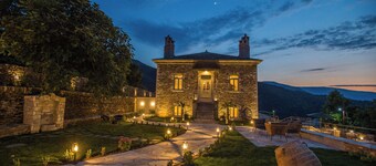 นอสโตส คันทรี เฮาส์