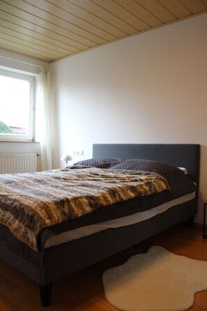 1 Schlafzimmer, Reisekinderbett, kostenloses WLAN, Bettwäsche