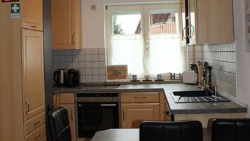 KylskÄp, mikrovÄgsugn, ugn och spishÀll