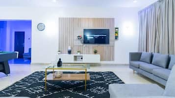 Luxury Apartment, Balcony, City View | Living area