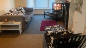 House, 2 Bedrooms, Patio, Garden View | Living room - Stylish Comfotabe Riverside Cottage (Southampton)
