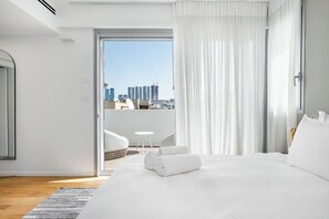 Luxury Penthouse | Egyptian cotton sheets, premium bedding, down comforters, in-room safe - KG4 LUX Apartments (Tel Aviv)