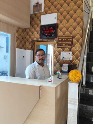 Reception - Rudra Guest House (Varanasi)