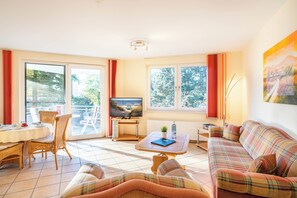 TV, stereo - Villa Meeresrauschen 10 - comfortable domicile with balcony (Heringsdorf (Seebad))