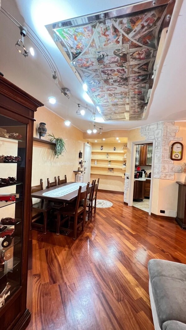 32-inch flat-screen TV with digital channels - Foxes House (Senago)