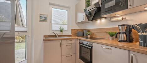 冰箱、微波炉、烤箱、炉灶