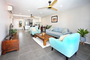 Una Smart TV, libros