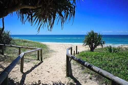 Beach & Shops at Your Doorstep - Buddina Escape