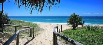 Beach & Shops at Your Doorstep - Buddina Escape