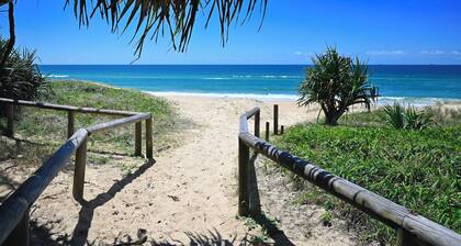 Beach & Shops at Your Doorstep - Buddina Escape