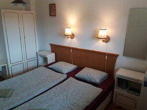 2 chambres, fer et planche à repasser, Wi-Fi, draps fournis