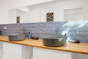 Shared bathroom - Thomson Rest (Belmont)